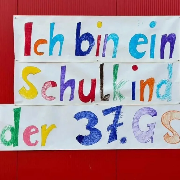 Handgemaltes Banner: Ich bin ein Schulkind der 37.GS